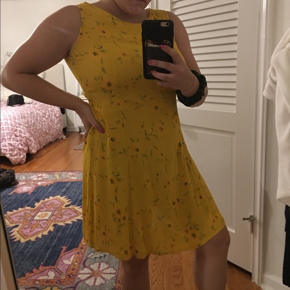 Yellow flowy dress! - Picture 4 of 4